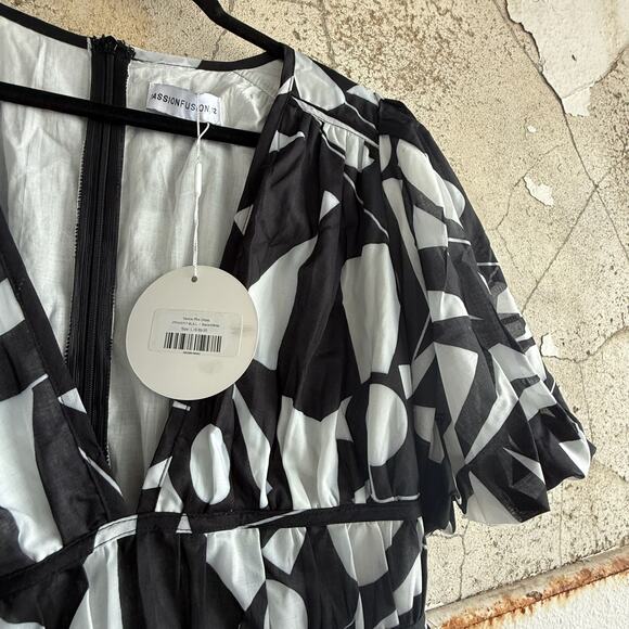 NWT Puff Sleeve Black and White Abstract Mini Dress Passion Fusion Size L - Picture 6 of 10